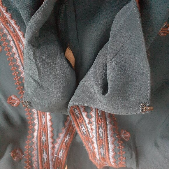 Twelfth Street by Cynthia Vincent Women's Size M Dark Blue Embroidered Boho Top - Picture 11 of 16